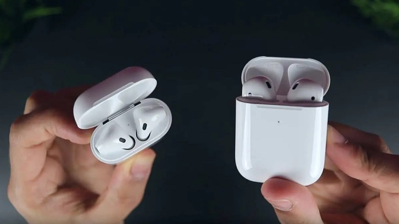 Phân biệt hộp sạc có dây và không dây của AirPods qua mã model
