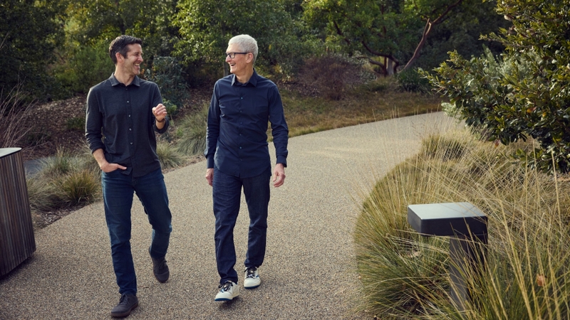 John Ternus sẽ tiếp quản vị trí CEO, trong khi Tim Cook chuyển sang vai trò Chủ tịch Điều hành.