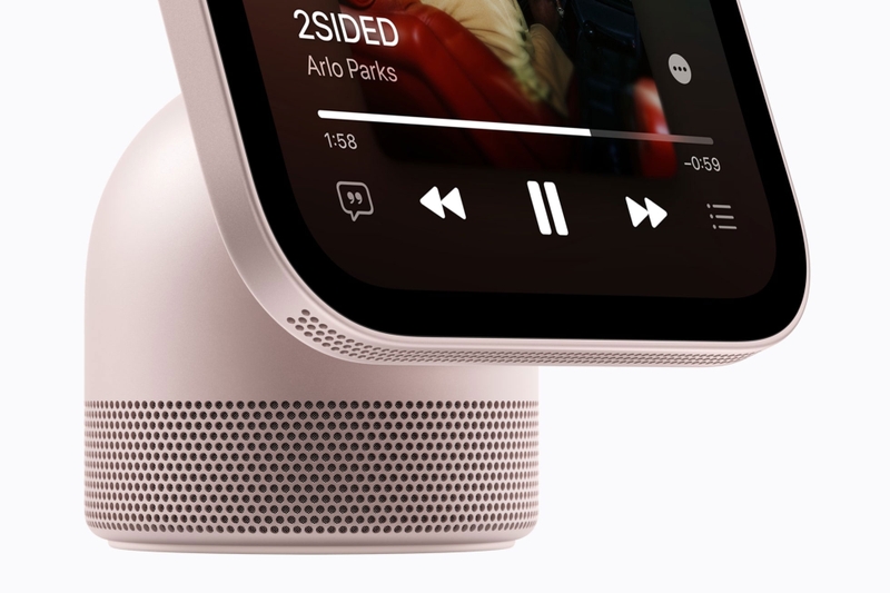 Apple HomeView kết hợp màn hình điều khiển nhạc và hệ thống loa tích hợp.