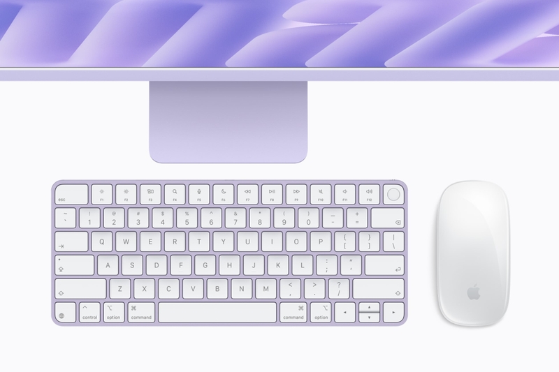iMac 24 inch M6 có Magic Keyboard và Magic Mouse được thiết kế đồng màu với thân máy, tạo sự đồng bộ cho không gian làm việc.