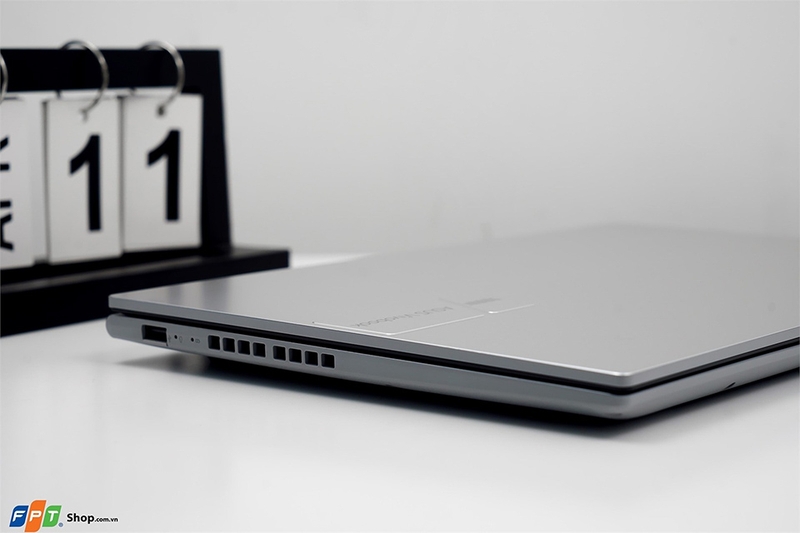 Cổng kết nối Laptop Asus Vivobook