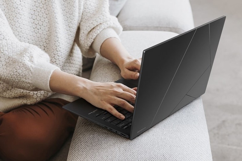 Asus Zenbook 14 OLED UM3406KA-PP555WS 3
