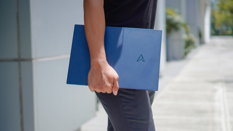 Asus Zenbook và MacBook Air (ảnh 1)