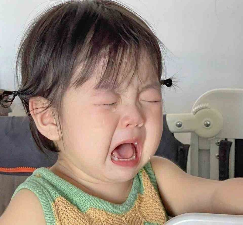 Mẫu avatar em bé khóc dễ thương làm ảnh đại diện