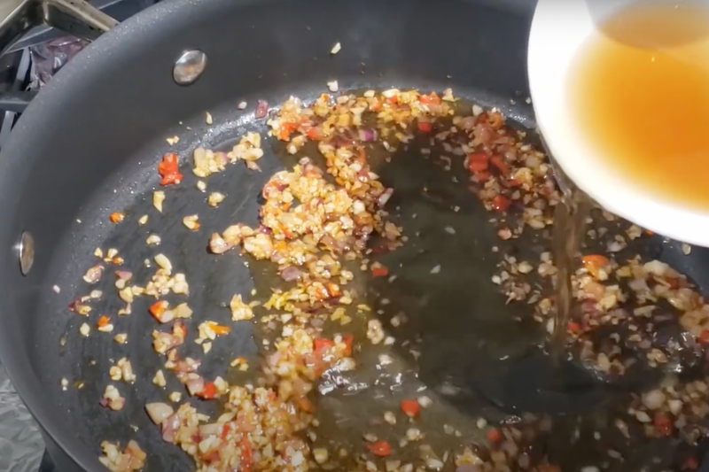 Ba chỉ chiên mắm (5)