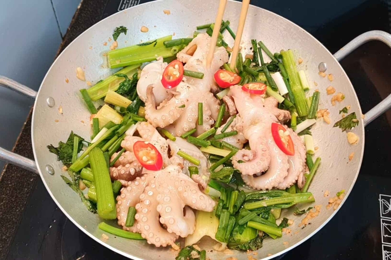 bạch tuộc xào cần tây hình 11
