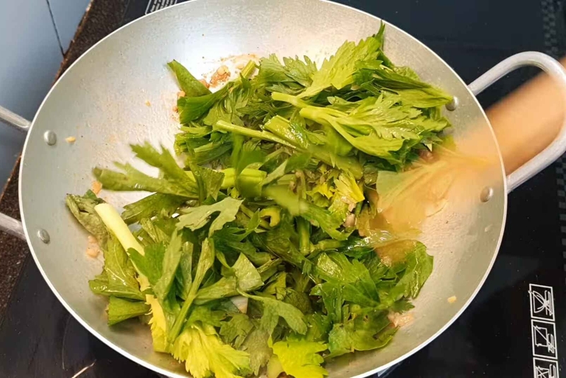 bạch tuộc xào cần tây hình 9