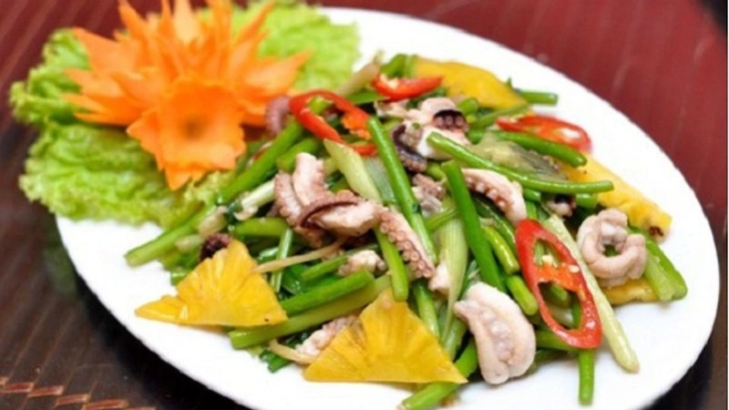 bạch tuộc xào dứa 5