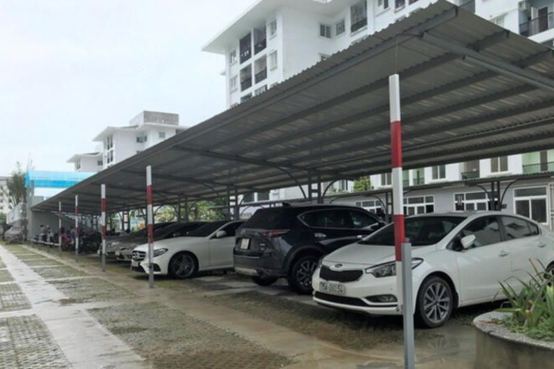 Bãi giữ xe ô tô (3)
