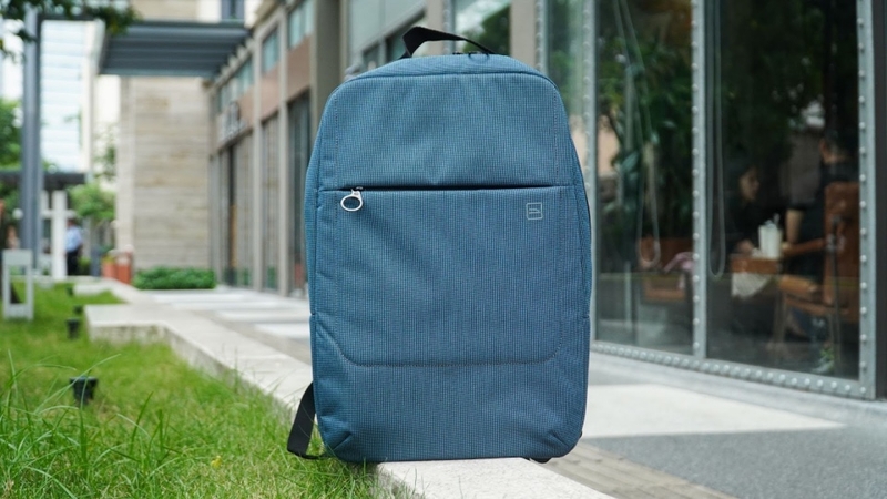 Tucano Loop 15,6 inch được may bằng chất vải nhựa tái chế