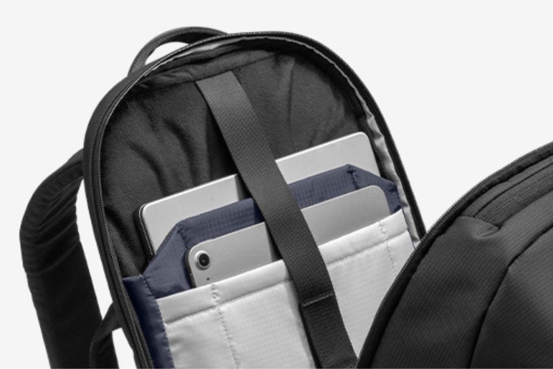 Ngăn đệm riêng bảo vệ laptop và tablet