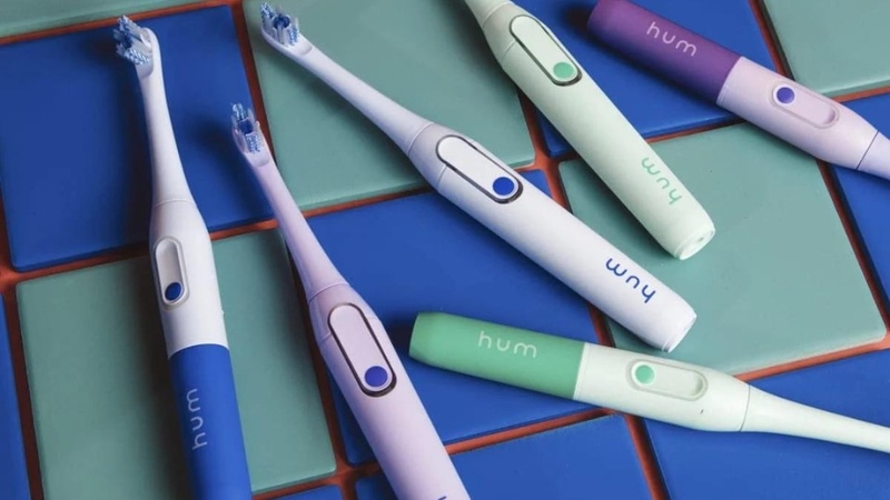 Bàn chải điện Colgate Hum