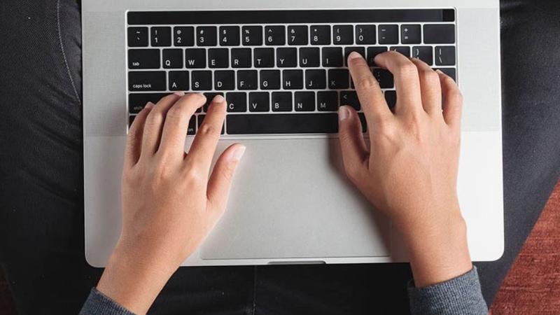 bàn phím MacBook bị loạn chữ 1