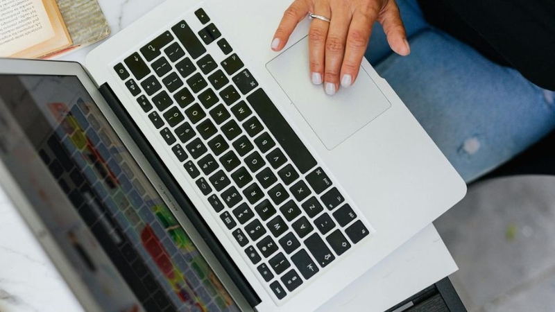 bàn phím MacBook bị loạn chữ 4