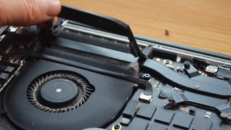 Quạt tản nhiệt MacBook gặp vấn đề gây nóng