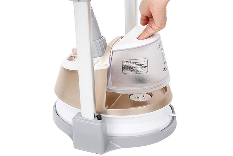 Kangaroo KG75B6 có thiết kế dạng đứng, bình chứa 1,35 lít và 4 mức điều chỉnh nhiệt