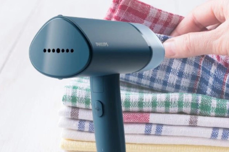 Bàn ủi hơi nước Philips cầm tay 9