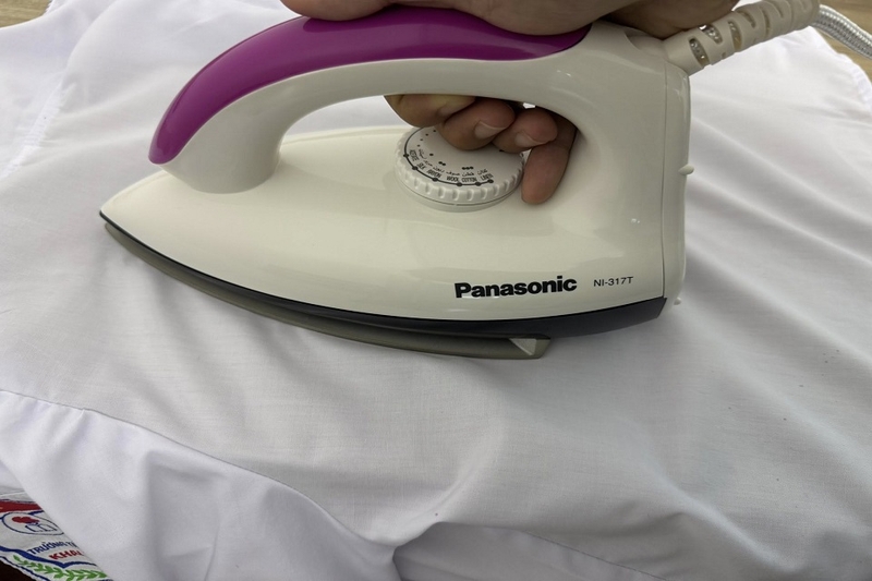 Cách sử dụng bàn ủi Panasonic NI-317T 5