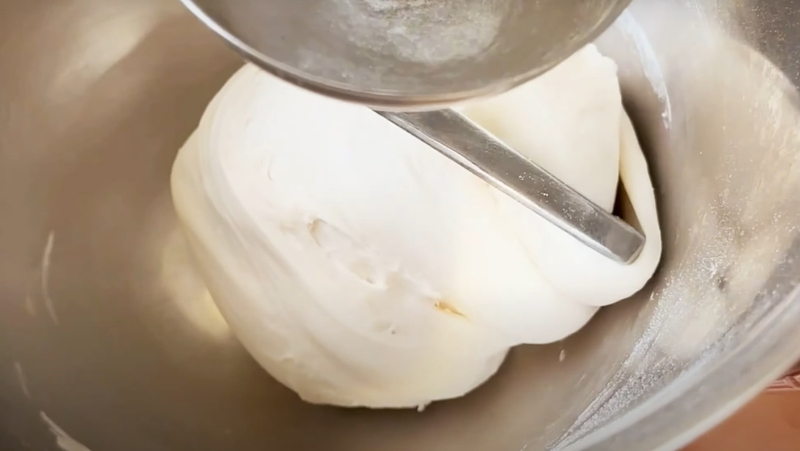 Cách làm bánh bao phô mai xúc xích 2