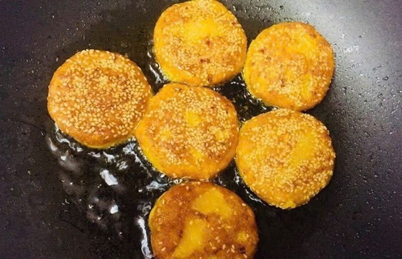 bánh bí đỏ chiên ảnh 6