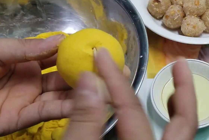 bánh bí đỏ nhân đậu phộng hình 10