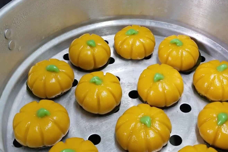 bánh bí đỏ nhân đậu phộng hình 14