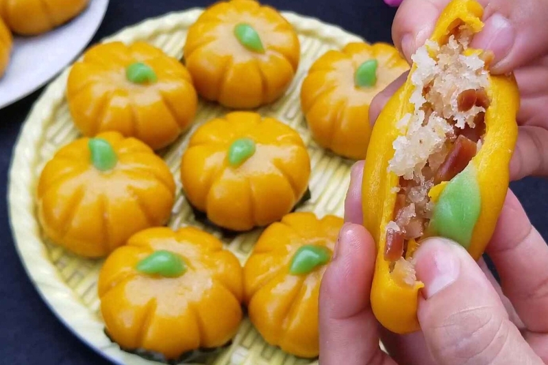 bánh bí đỏ nhân đậu phộng hình 15