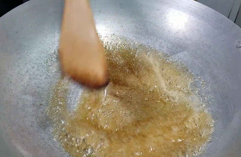 bánh bí đỏ nhân đậu phộng hình 4