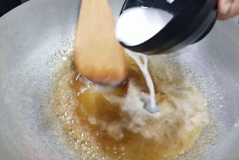 bánh bí đỏ nhân đậu phộng hình 5