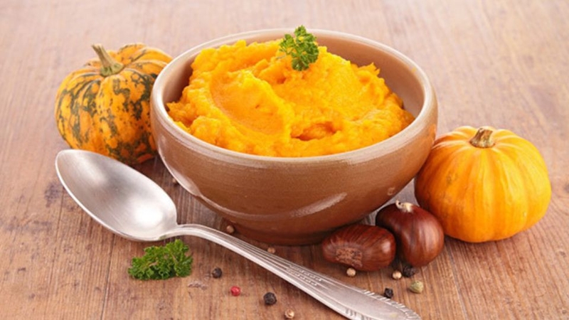 Hấp và nghiền bí đỏ