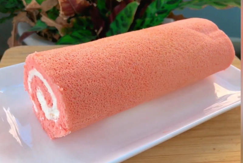 bánh bông lan cuộn kem tươi 13
