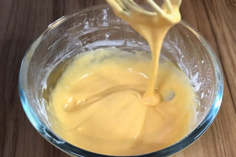 bánh bông lan cuộn kem tươi 2