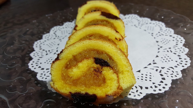bánh bông lan cuộn nhân khóm - Hình 2
