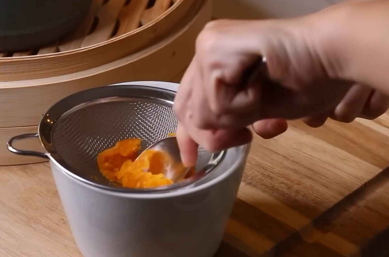 Bánh bông tuyết chà bông trứng muối 2