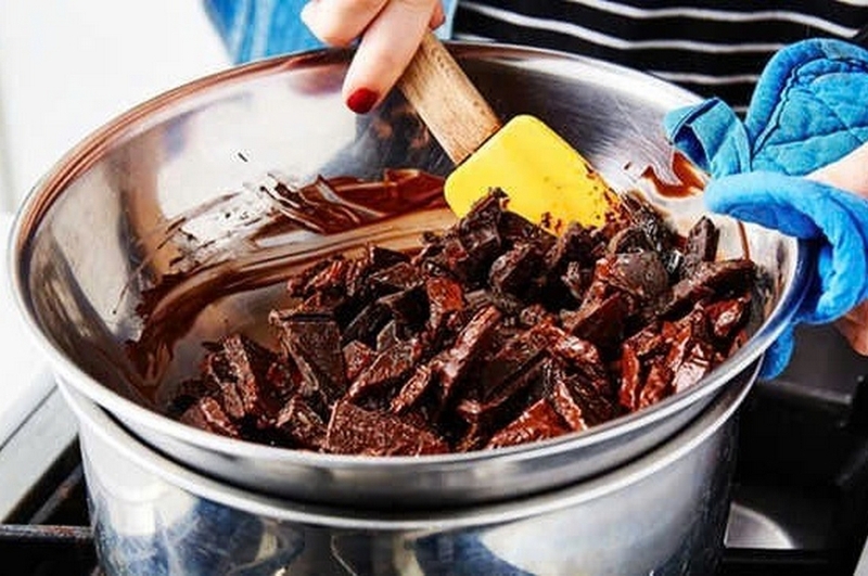 Bánh brownie ngôi mộ cổ ảnh 3