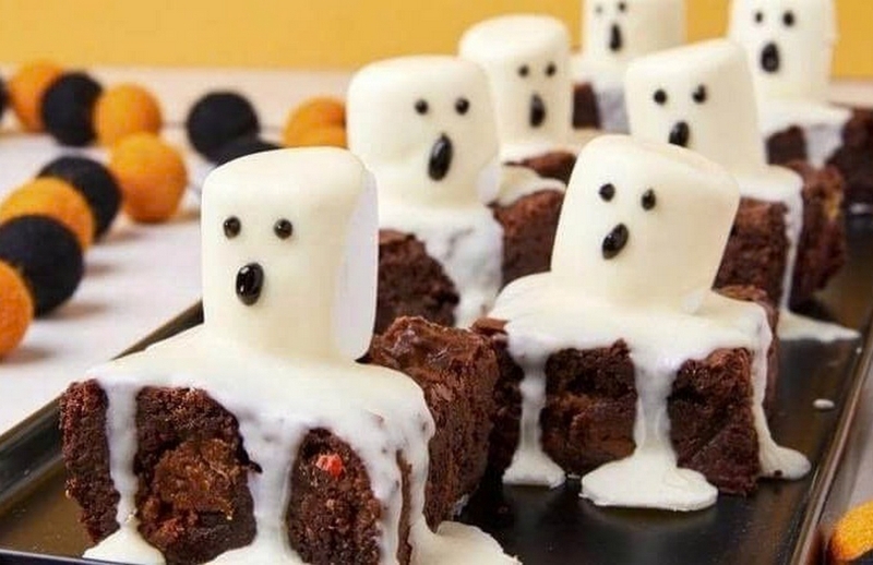 Bánh brownie ngôi mộ cổ ảnh 6