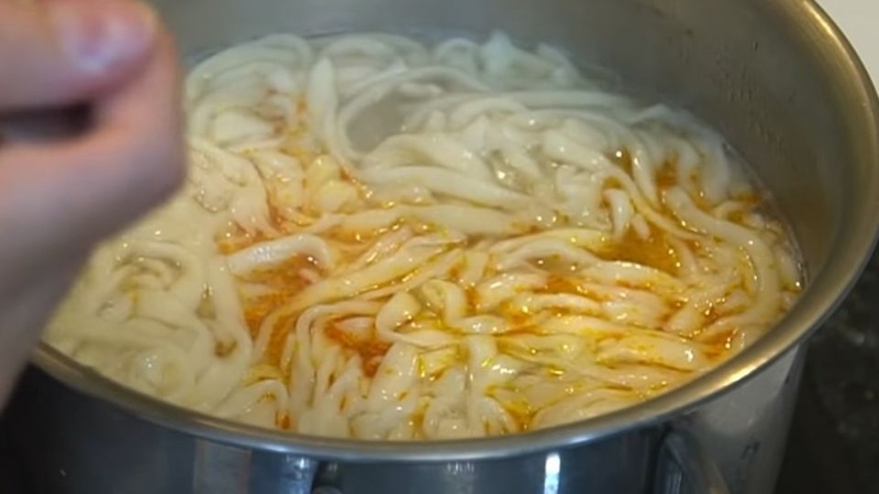 Nấu bánh canh bột mì