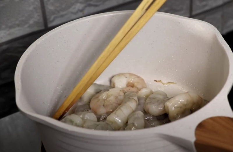 Cách làm bánh cuốn tôm (hình 8)