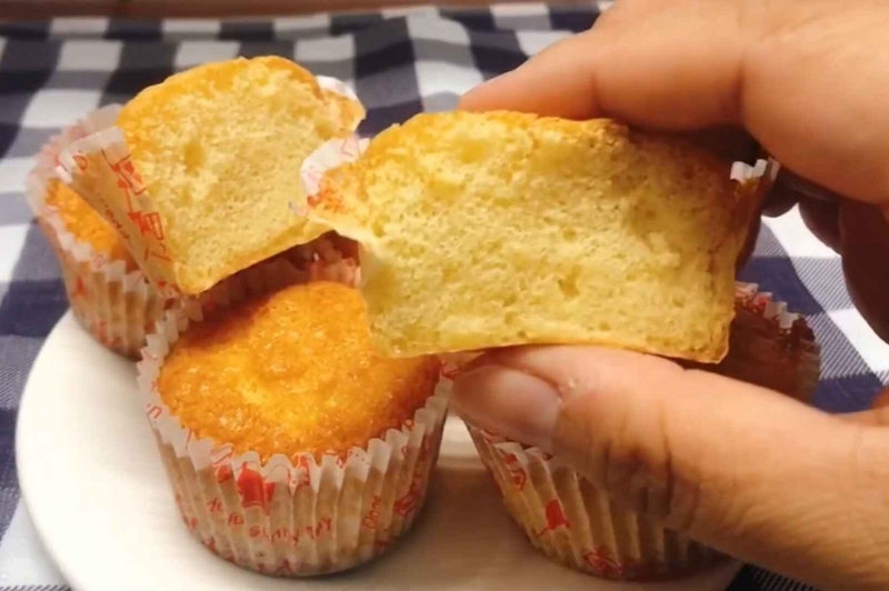 bánh cupcake bông lan mật ong hình 8