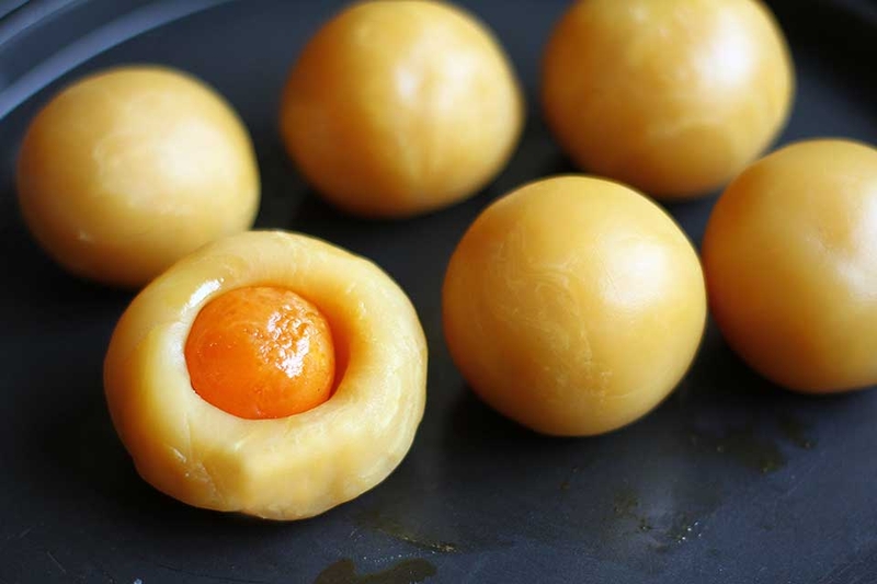 Bánh dẻo nhân đậu xanh trứng muối - 04