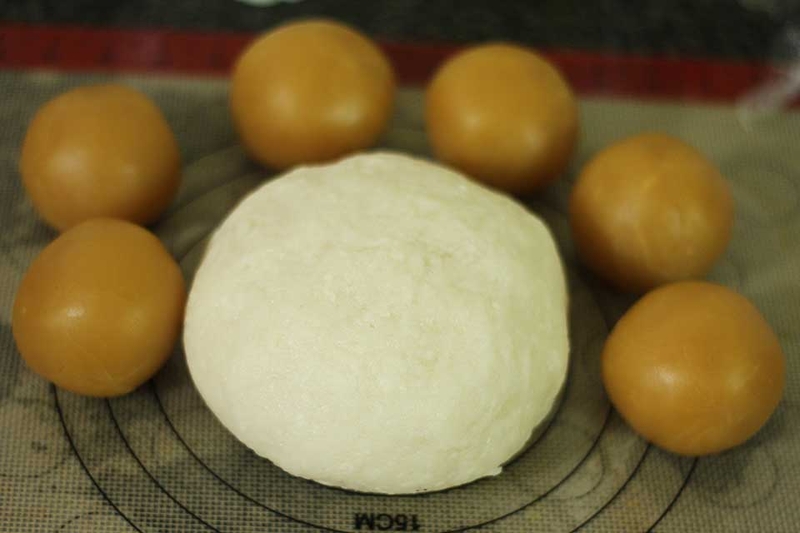Bánh dẻo nhân đậu xanh trứng muối - 03