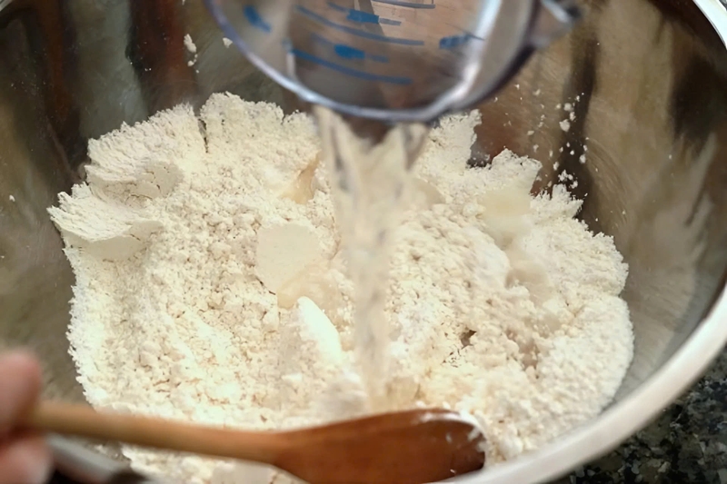 trộn bột bánh đúc tàu