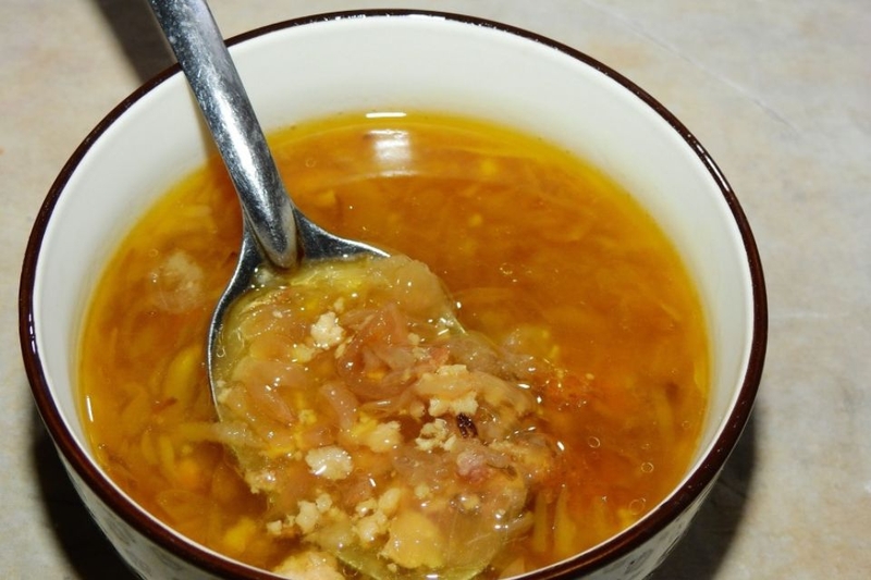 Làm nước chấm cho bánh gật gù