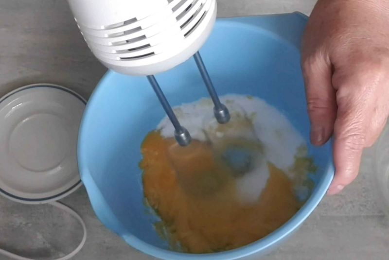 Bánh gato cuộn hình khúc củi 1