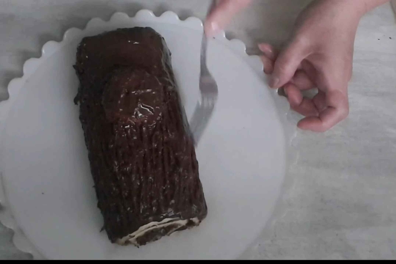 Bánh gato cuộn hình khúc củi 6