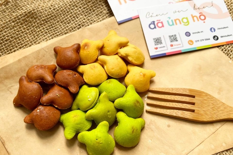 thưởng thức bánh gấu nhân kem