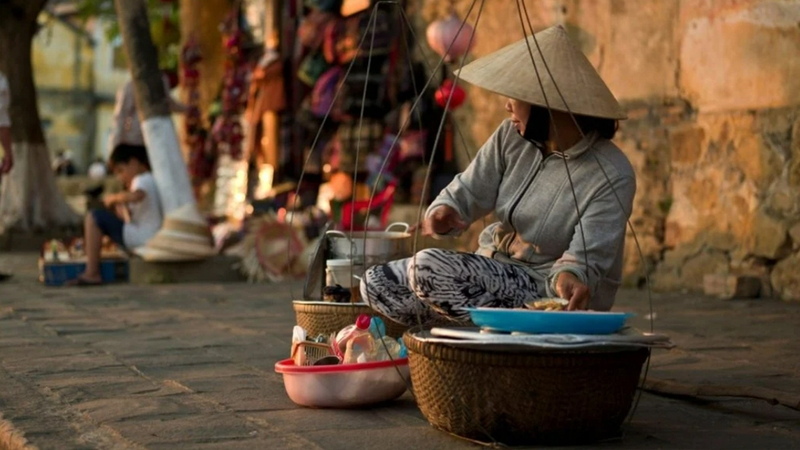 Bánh hoa hồng có thể dễ dàng tìm thấy tại Hội An