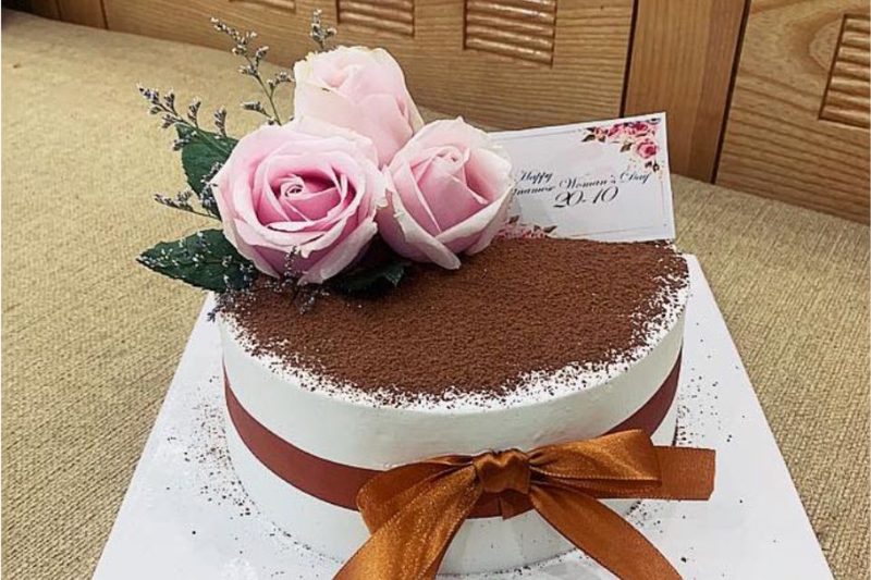 Bánh kem Chocolate rắc bột Cacao