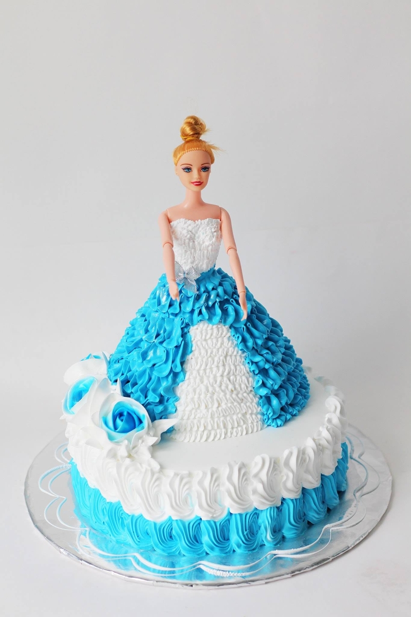 Bánh kem búp bê hình 9