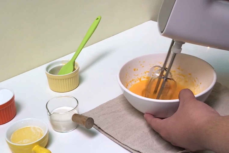 Các bước làm bánh kem dừa Giáng Sinh